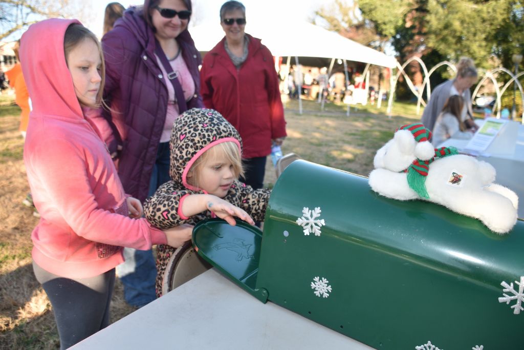 tree lighting 11-2019 091 (1024x683).jpg